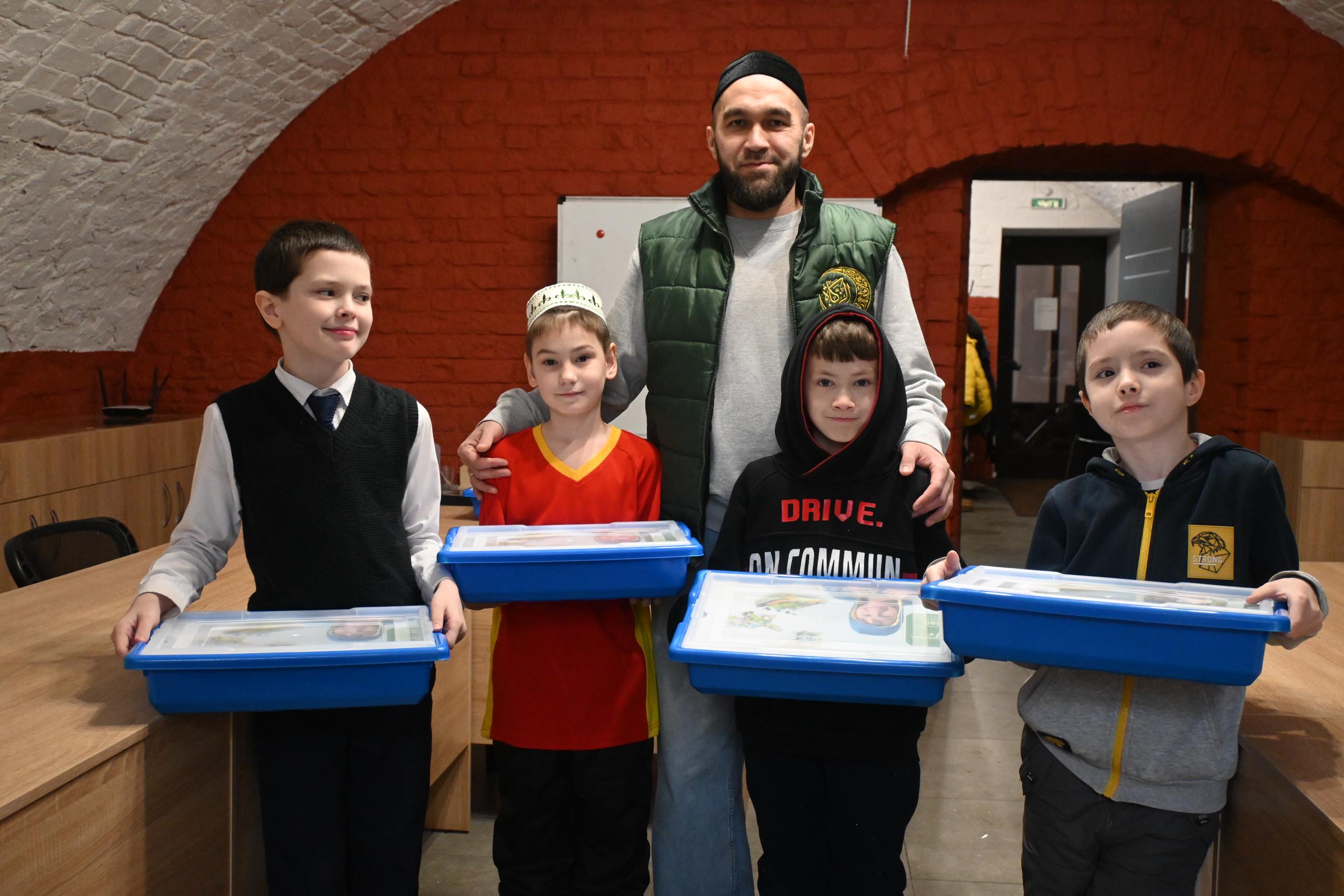 Технологии в руки: благотворительный фонд поддержал юных инженеров