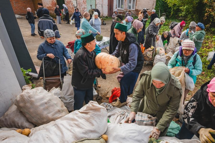 БФ «Закят» продолжает раздачу гушр-садаки нуждающимся