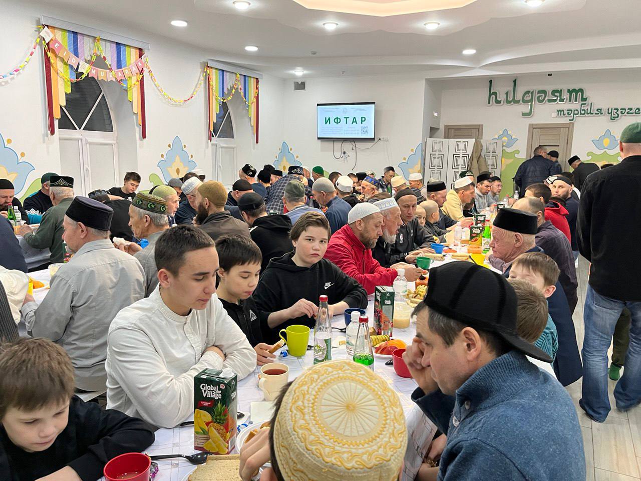 Благотворительный фонд «Закят» провёл ифтар и сухур в мечети Таишево города Кукмор
