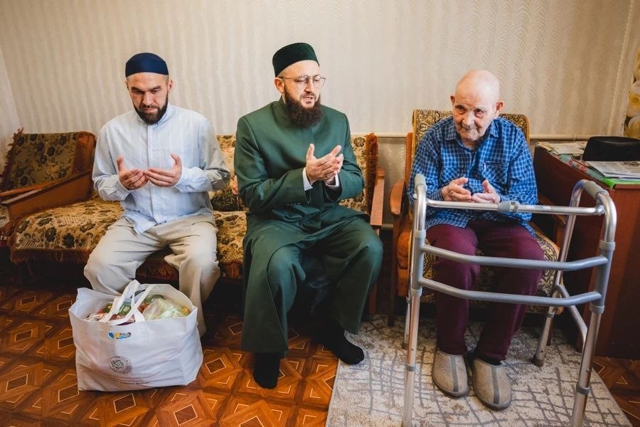 Фонд «Закят» посетил ветеранов ВОВ