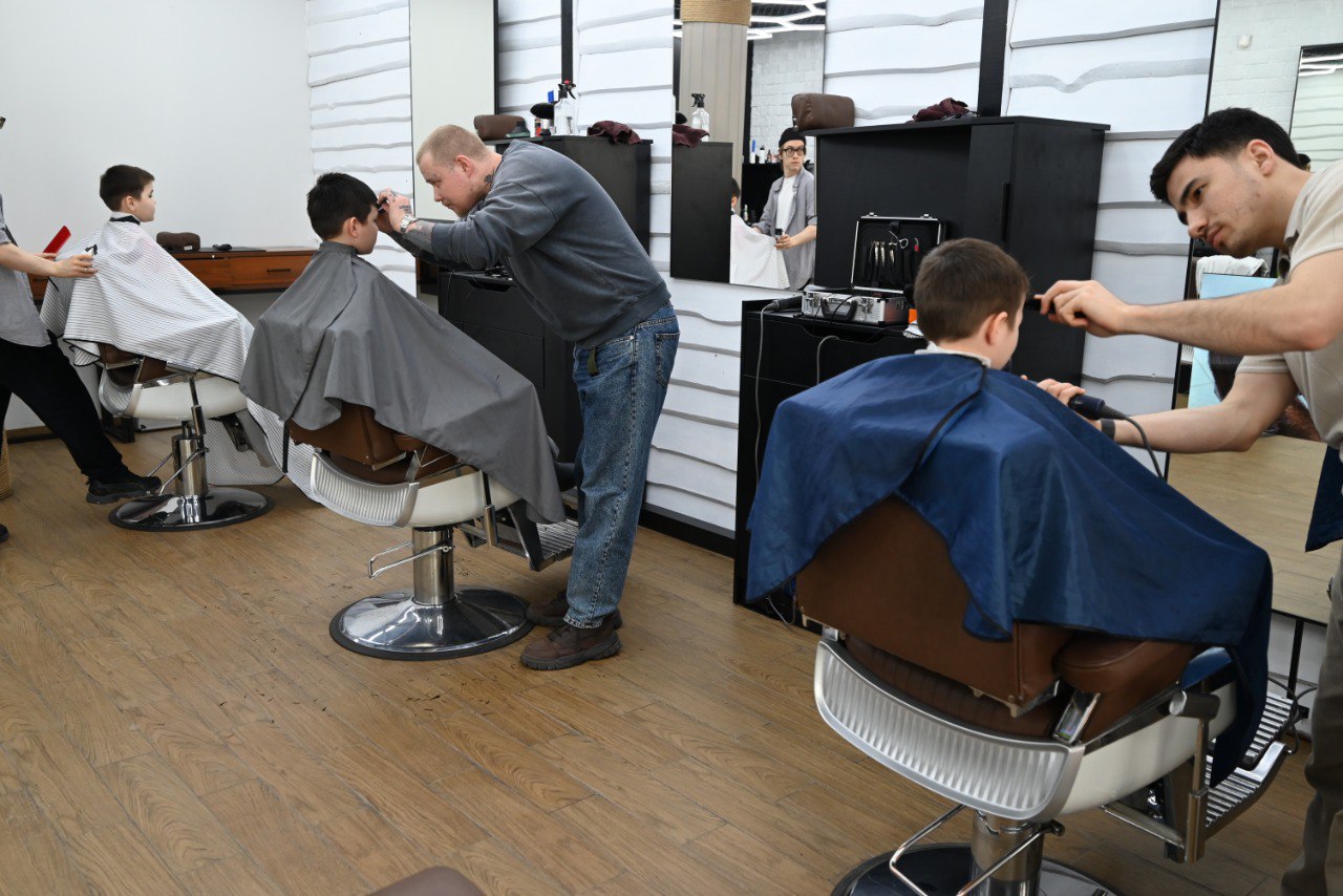 Стильные стрижки для подопечных фонда «Закят»